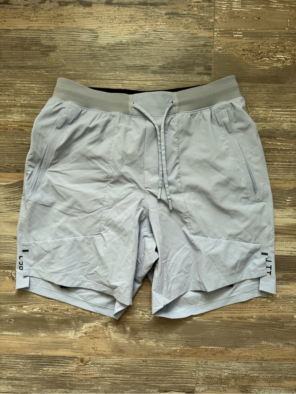 Men’s Lululemon Light Blue Lined Athletic Shorts Drawstring Waist Medium